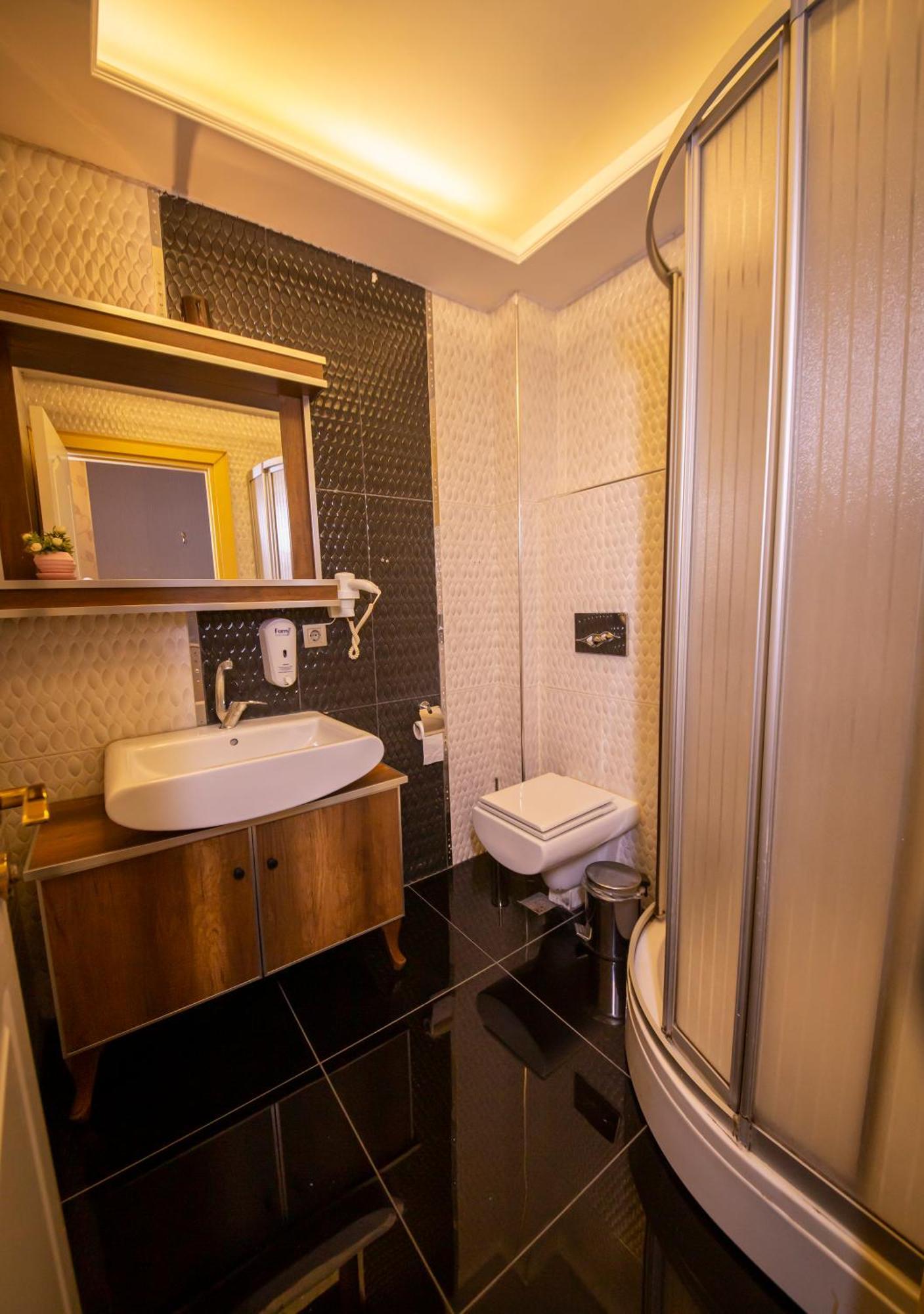 Royal Garden Suite And Hotel Istanbul Eksteriør bilde